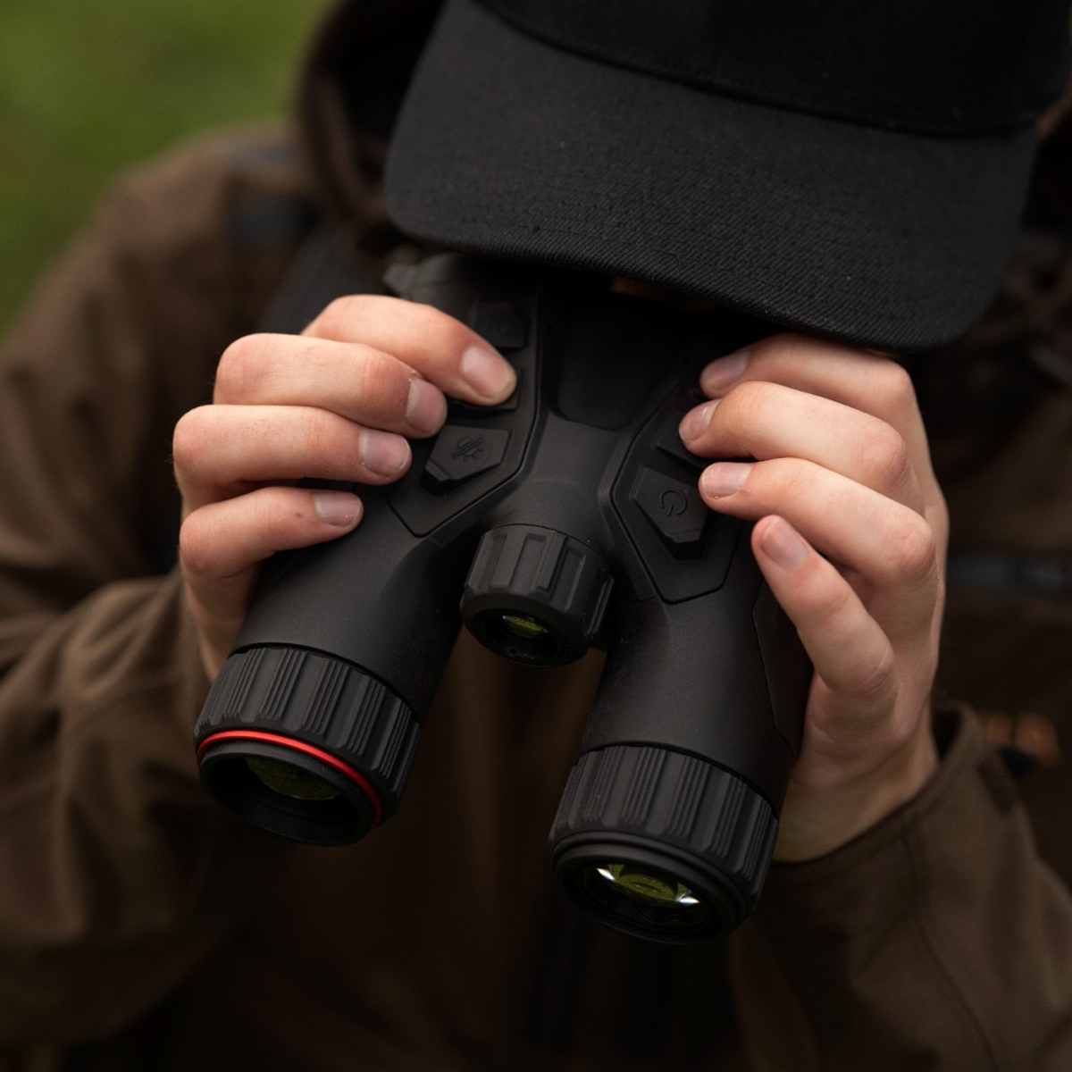 HIKMICRO Habrok 35mm 384x288 20mk Multi-Spectrum Thermal / Digital Binoculars with 1000m LRF