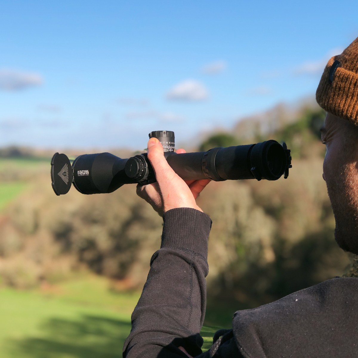 Valdada Recon G2 4.8-30x56 FFP Illum MOA MOA SF Rifle Scope + Free 40mm Rings